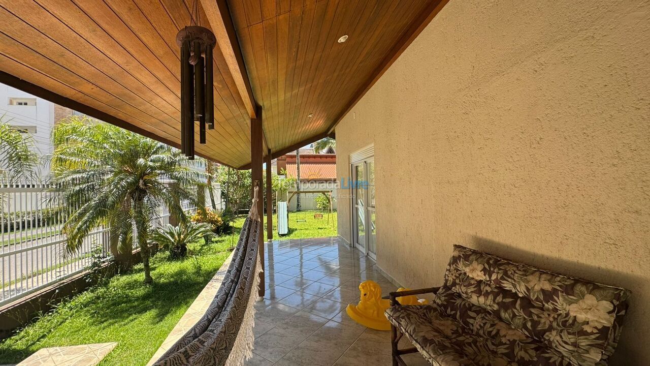 Casa para aluguel de temporada em Governador Celso Ramos (Praia de Palmas)