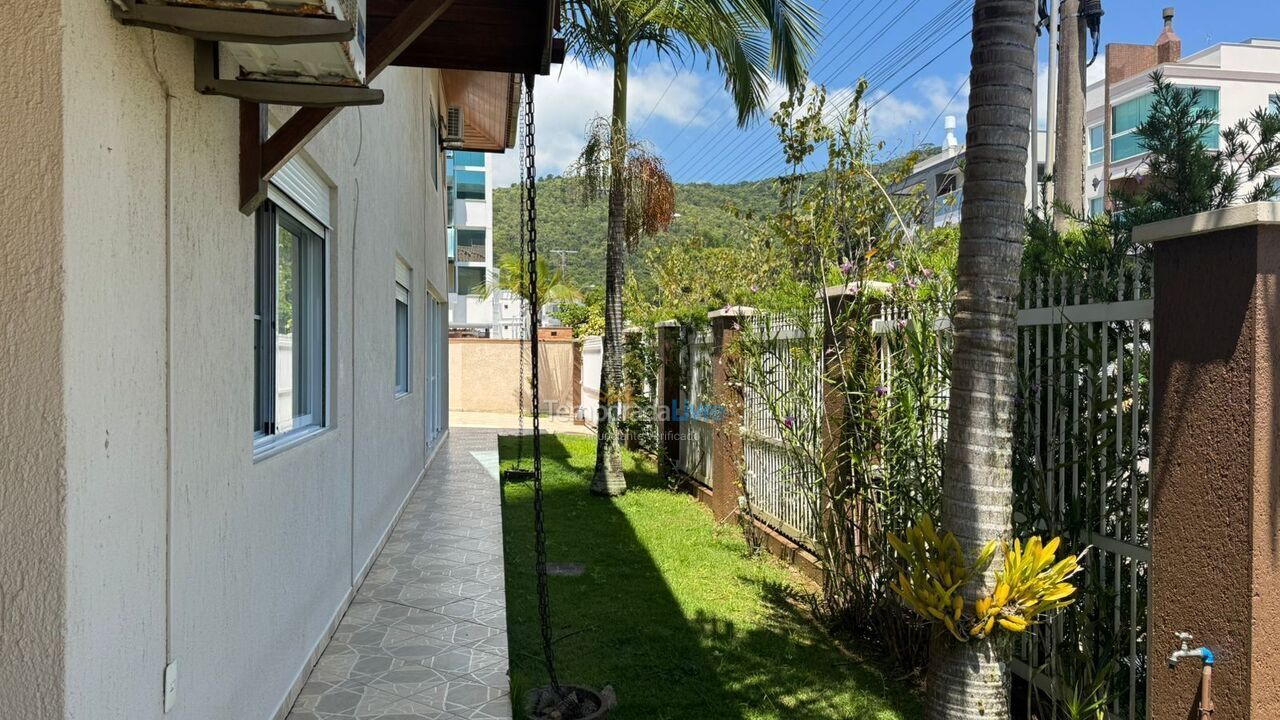 Casa para aluguel de temporada em Governador Celso Ramos (Praia de Palmas)