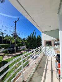 LOCAÇÃO TEMPORADA: JURERÊ, 2 DORMITÓRIOS (1 SUÍTE)