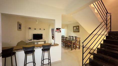 Sobrado c/ piscina em matinhos prox praia c wifi p 10 pessoas