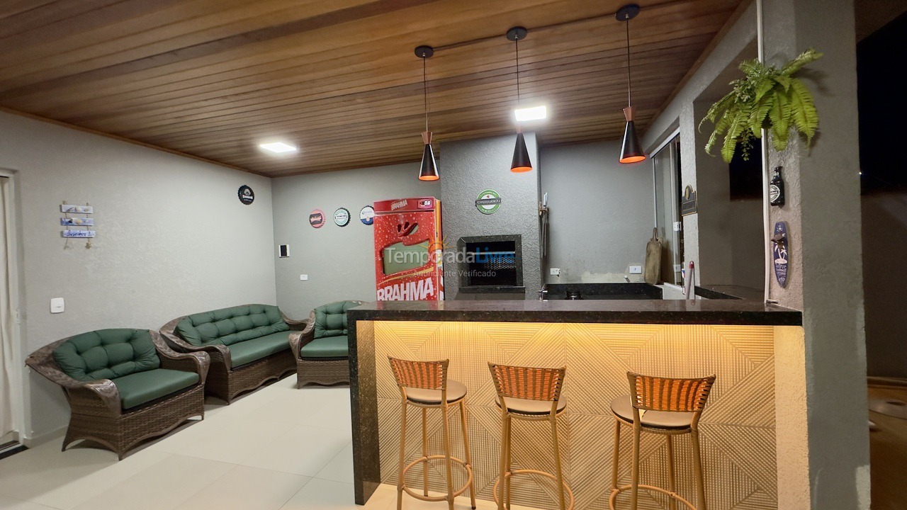 Casa para aluguel de temporada em Matinhos (Caiobá)