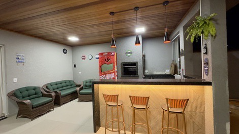 Sobrado c/ piscina em matinhos prox praia c wifi p 10 pessoas