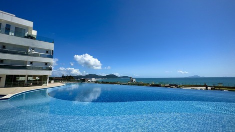 Apto Luxuoso com 3 dormitórios e vista panorâmica do mar.