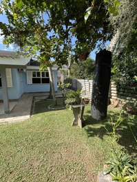 Casa y amplio patio cerca de la playa