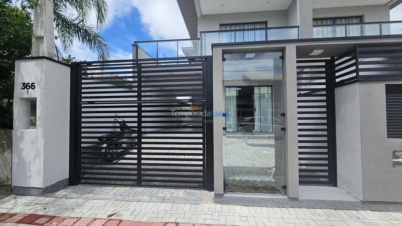 Casa para aluguel de temporada em Bombinhas (Praia de Zimbros)