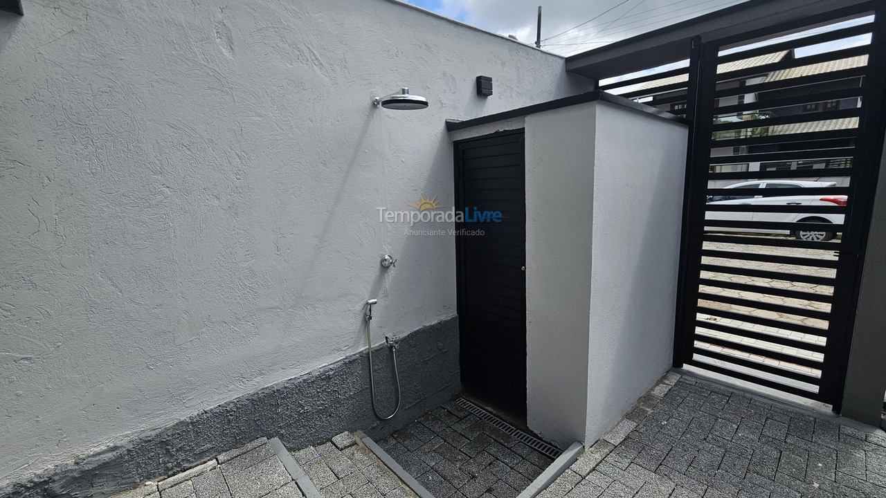 Casa para aluguel de temporada em Bombinhas (Praia de Zimbros)