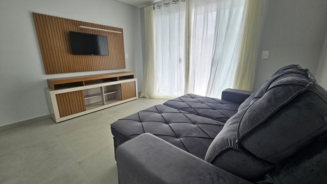 Sobrado à 230m da Praia de Zimbros