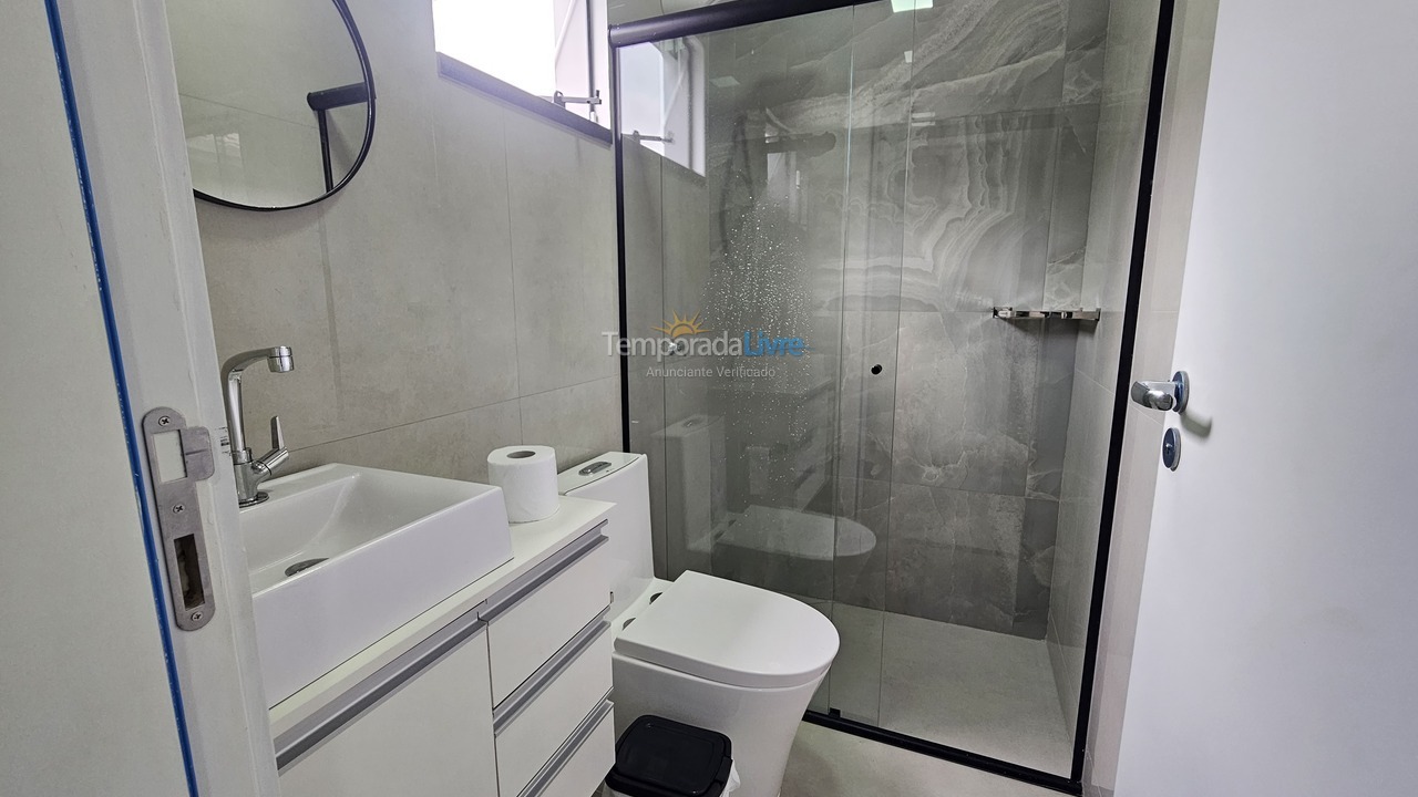 Casa para aluguel de temporada em Bombinhas (Praia de Zimbros)