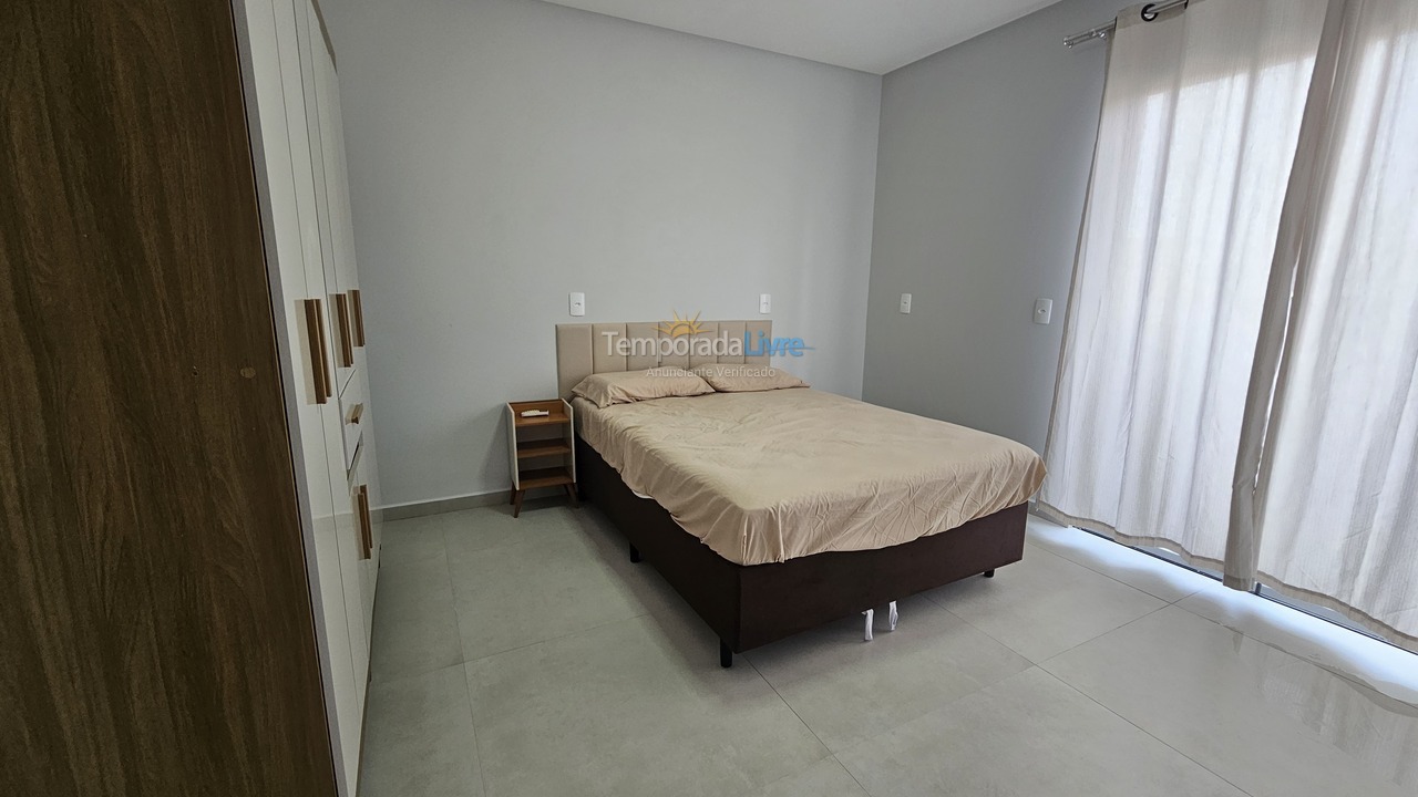 Casa para aluguel de temporada em Bombinhas (Praia de Zimbros)