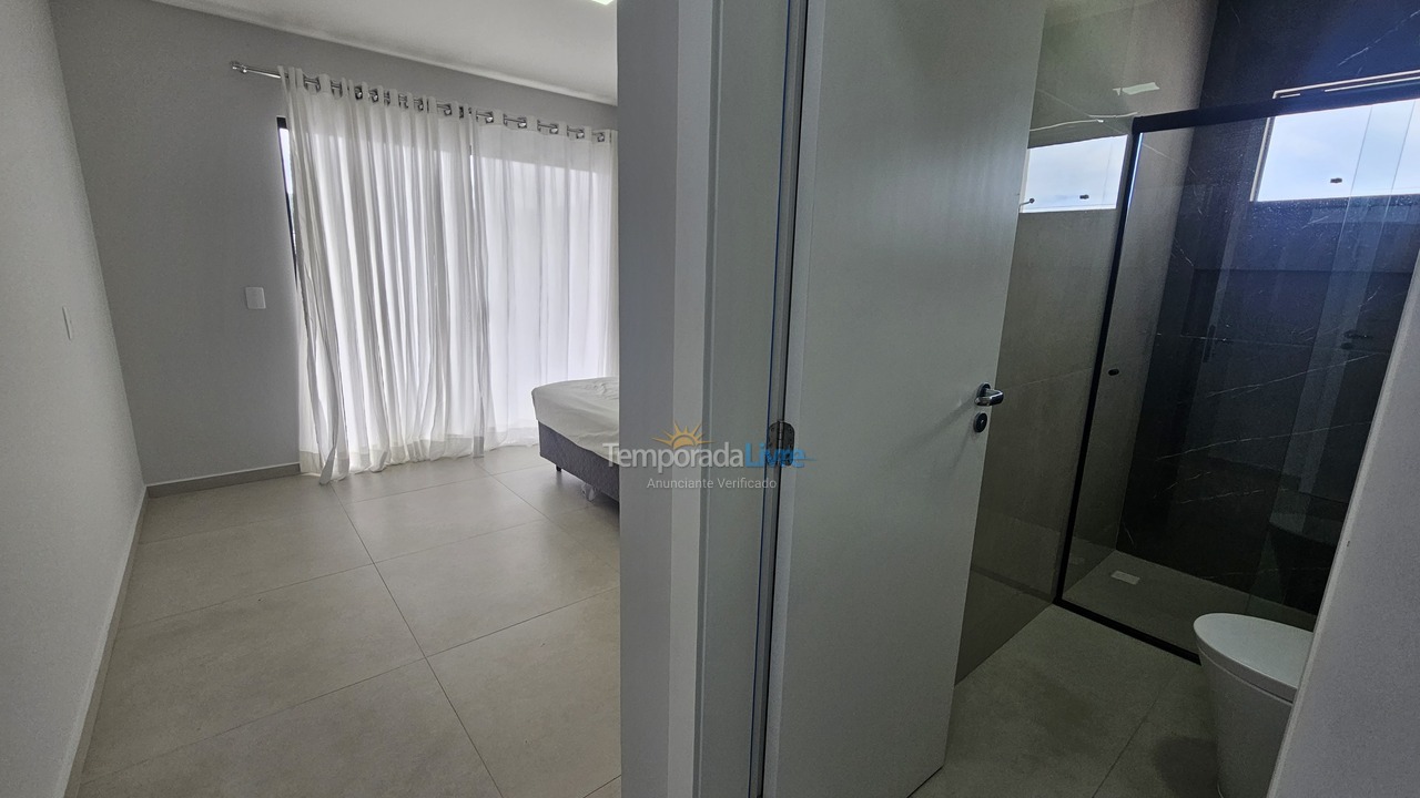 Casa para aluguel de temporada em Bombinhas (Praia de Zimbros)