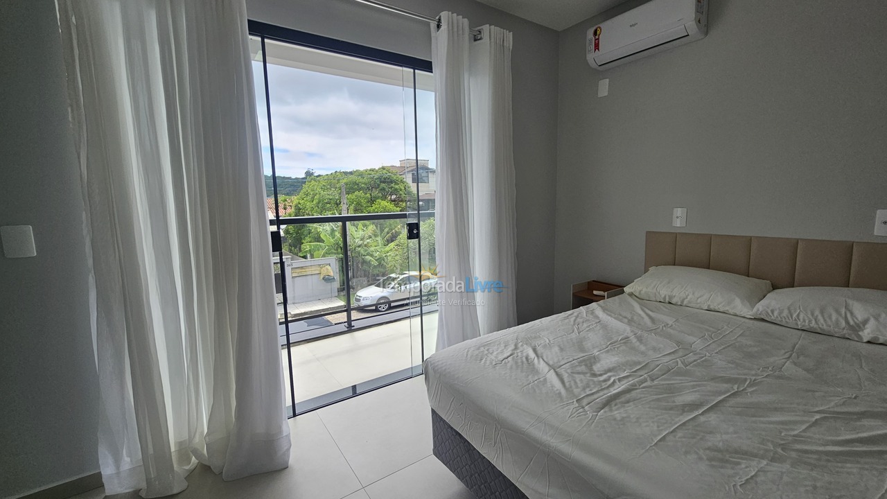 Casa para aluguel de temporada em Bombinhas (Praia de Zimbros)