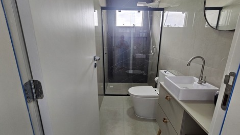 Sobrado à 230m da Praia de Zimbros