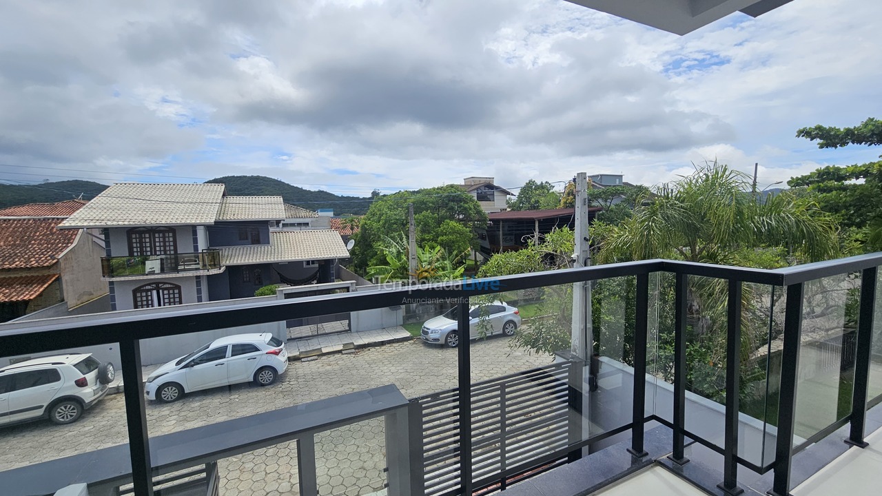 Casa para aluguel de temporada em Bombinhas (Praia de Zimbros)
