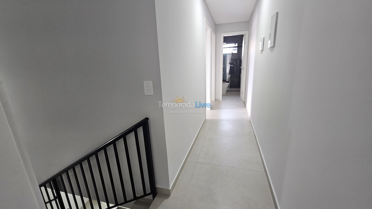 Casa para aluguel de temporada em Bombinhas (Praia de Zimbros)