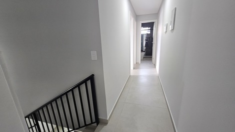 Sobrado à 230m da Praia de Zimbros