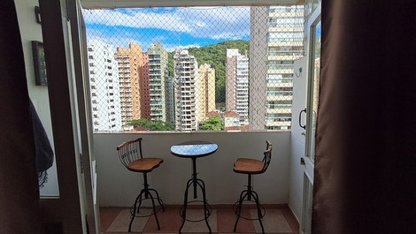 Apartment on Pitangueiras beach with beach service and parking space.