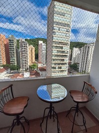 Apartment on Pitangueiras beach with beach service and parking space.