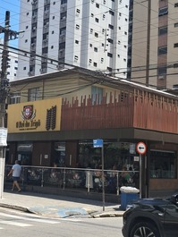 Apartment on Pitangueiras beach with beach service and parking space.