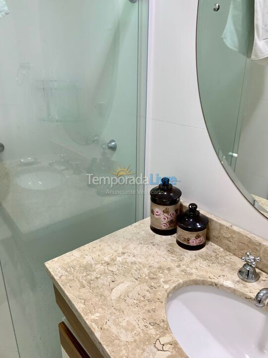 Apartamento para aluguel de temporada em Itapema (Meia Praia)