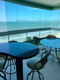 Apto frente mar 4 quartos