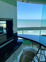 Apto frente mar 4 quartos