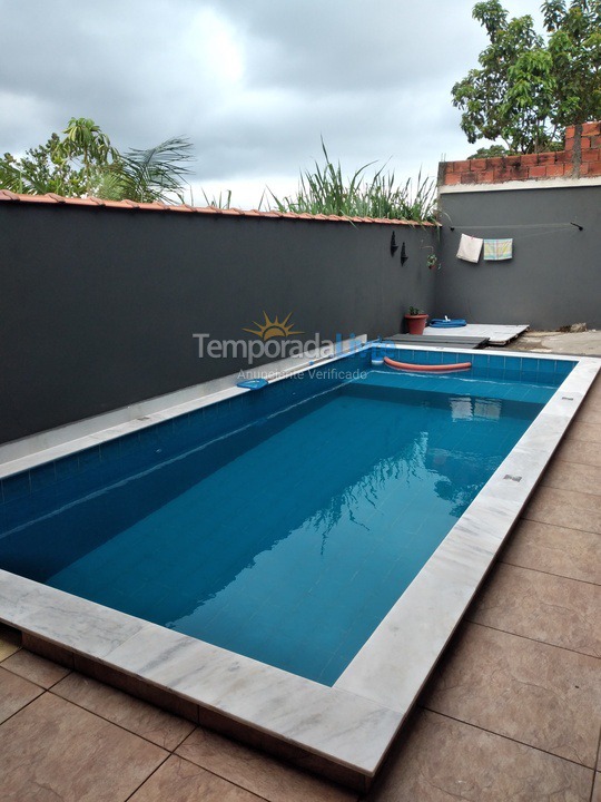 Casa para aluguel de temporada em Caraguatatuba (Praia de Massaguaçu)