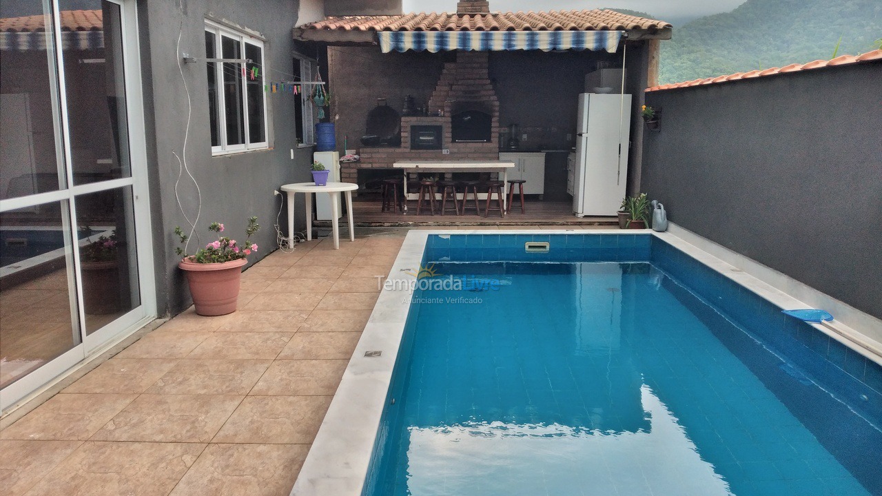 Casa para aluguel de temporada em Caraguatatuba (Praia de Massaguaçu)