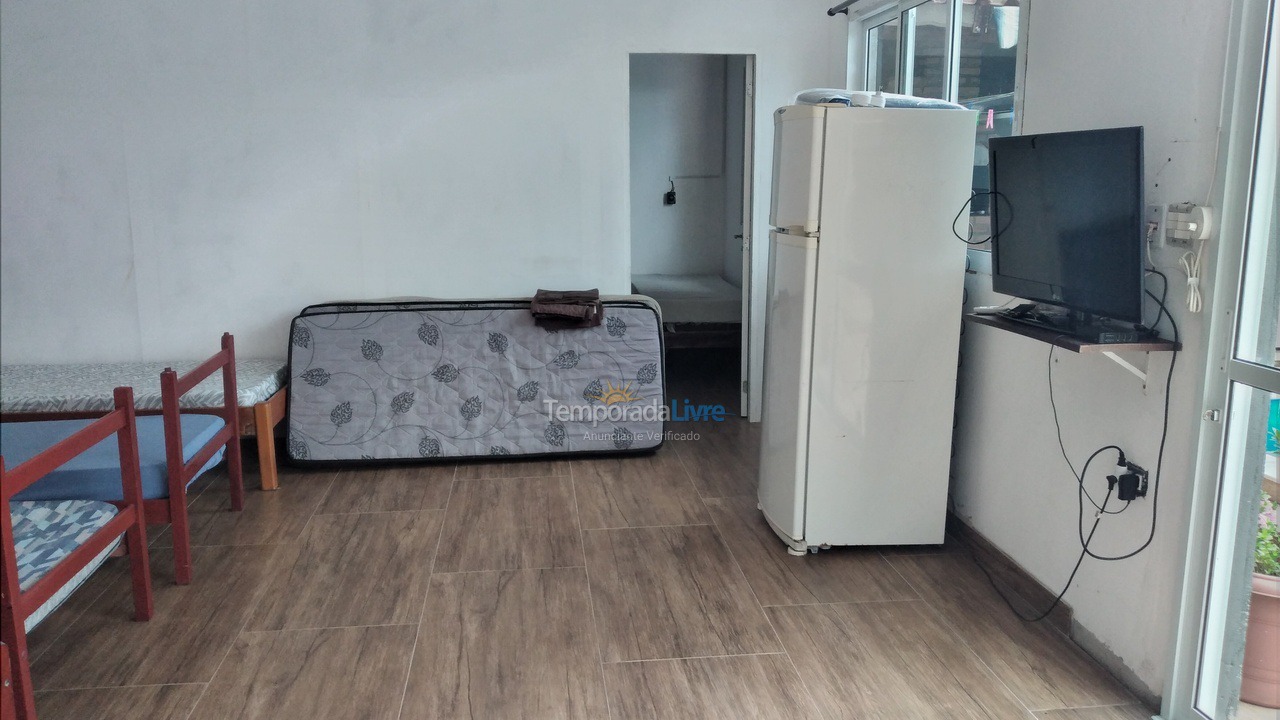 Casa para aluguel de temporada em Caraguatatuba (Praia de Massaguaçu)