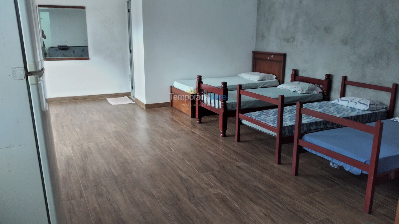 Casa para aluguel de temporada em Caraguatatuba (Praia de Massaguaçu)