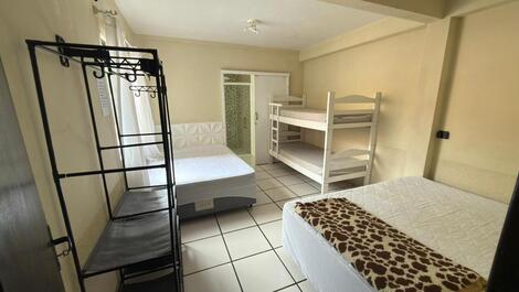 Sobrado parte térrea com piscina exclusiva entre Enseada e Prainha