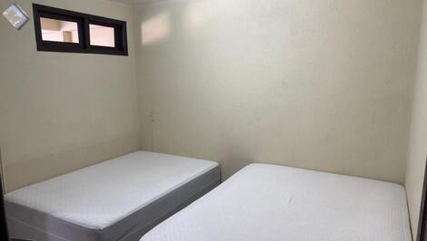 Sobrado parte térrea com piscina exclusiva entre Enseada e Prainha