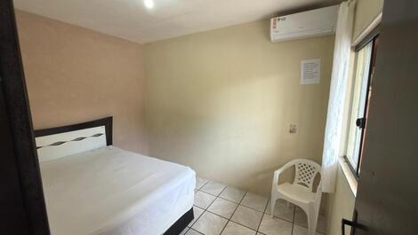 Sobrado parte térrea com piscina exclusiva entre Enseada e Prainha