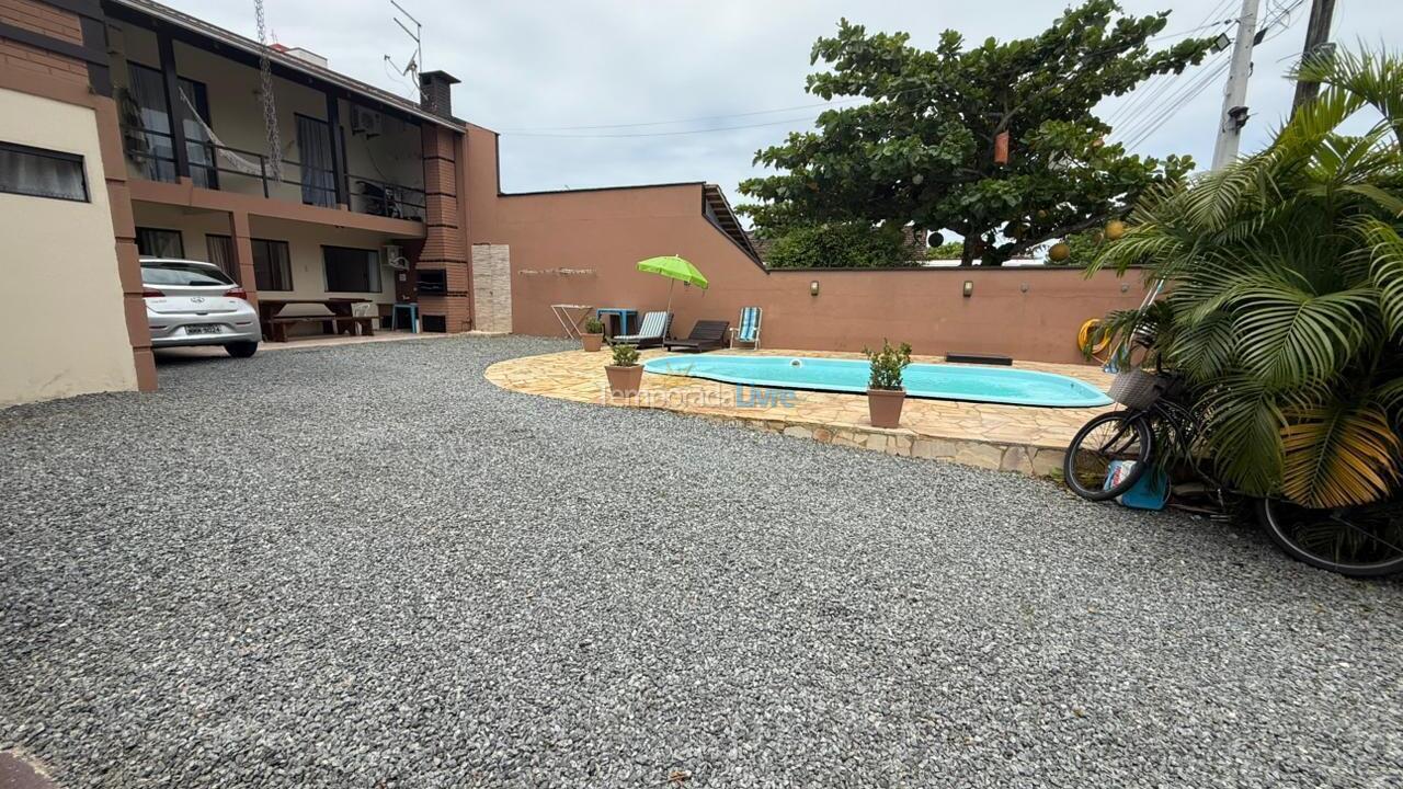 Casa para aluguel de temporada em São Francisco do Sul (Enseada)