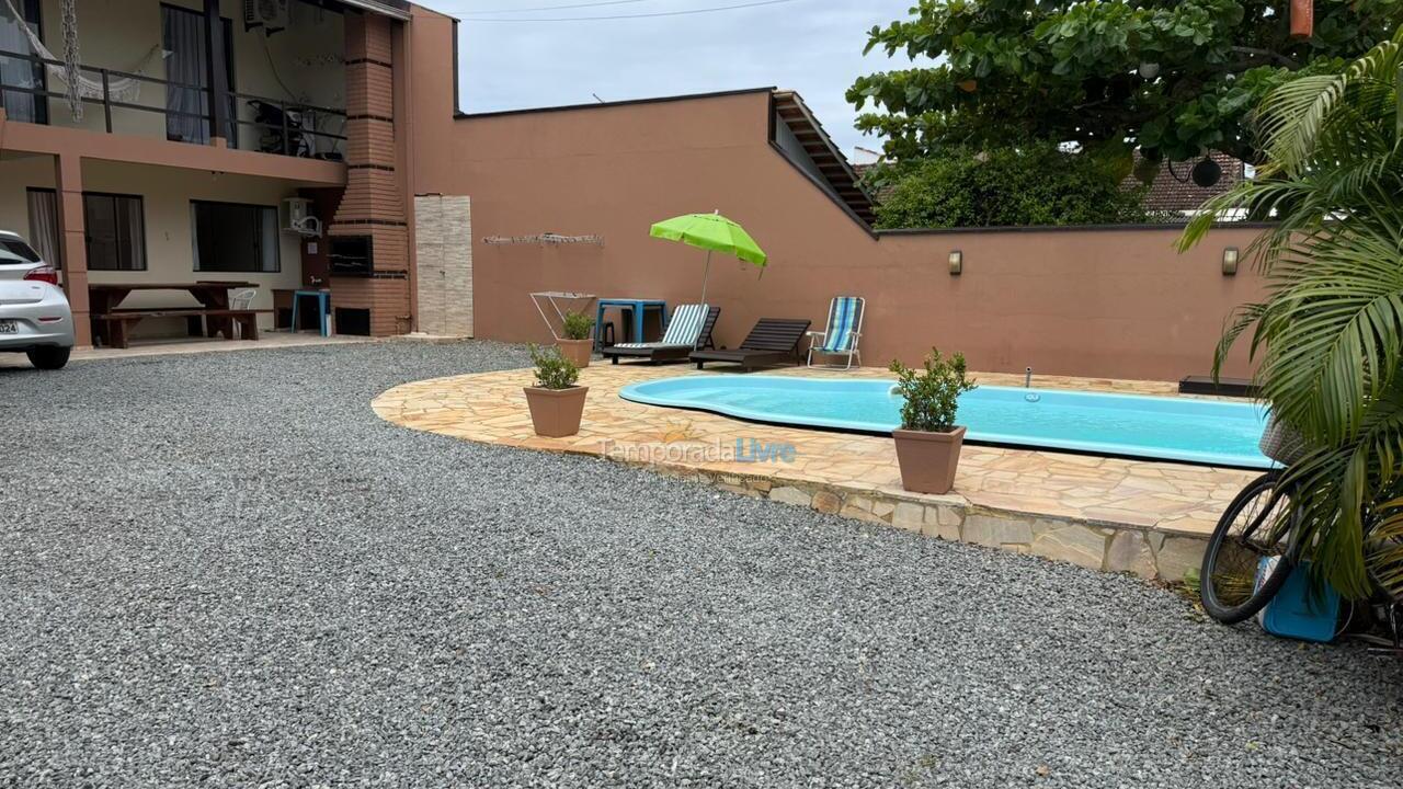 Casa para aluguel de temporada em São Francisco do Sul (Enseada)