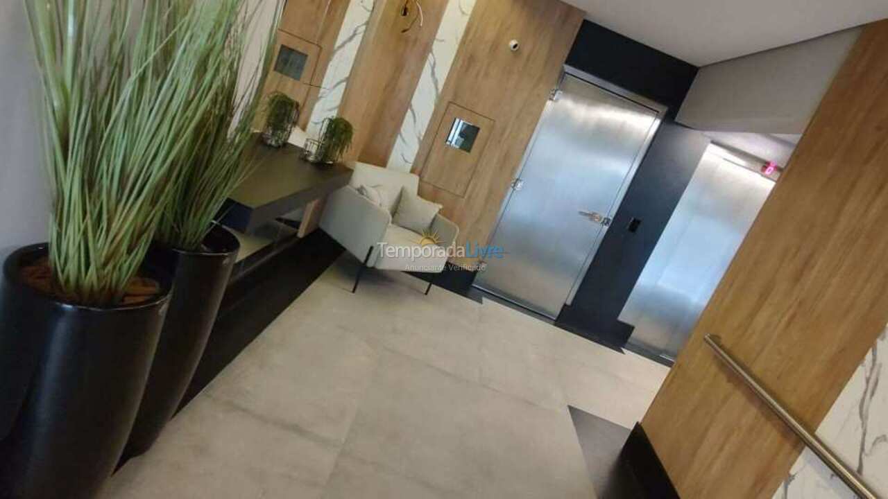 Apartamento para aluguel de temporada em Itapema (Meia Praia)