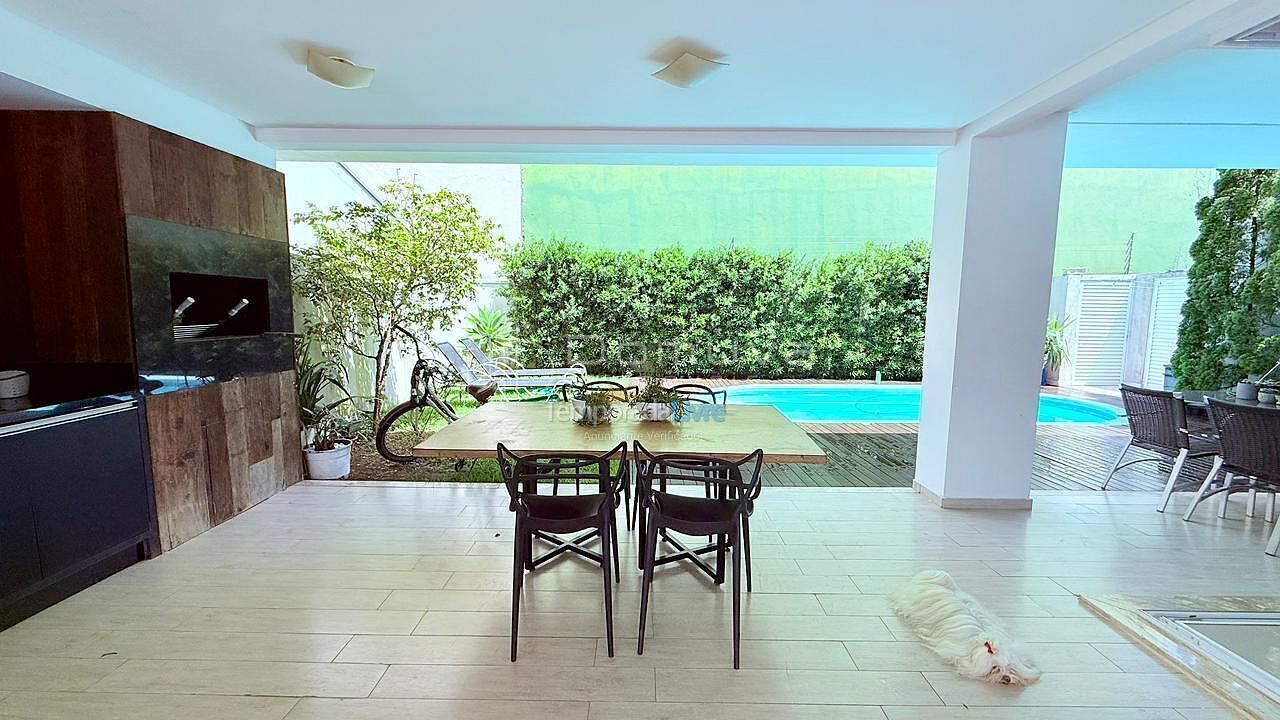 Casa para aluguel de temporada em Balneário Camboriú (Centro)