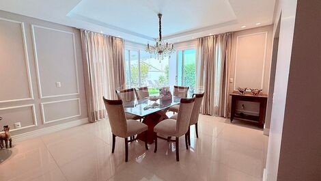 CASA COM PISCINA LOCAÇÃO TEMPORADA EM BALNEARIO CAMBORIU