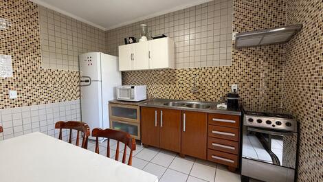 033- Apartamento em Bombinhas 50 mts da praia