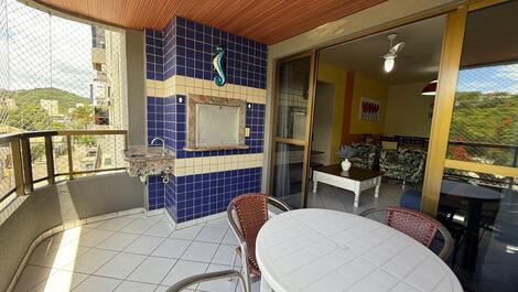 033- Apartamento em Bombinhas 50 mts da praia