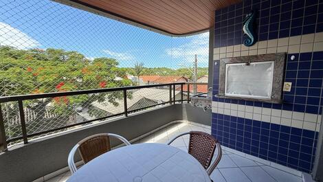 033- Apartamento em Bombinhas 50 mts da praia