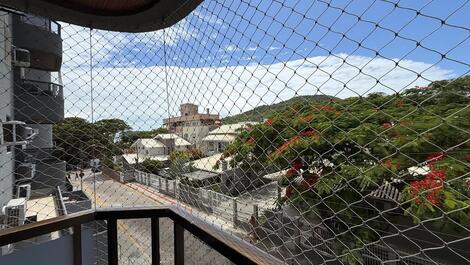 033- Apartamento em Bombinhas 50 mts da praia