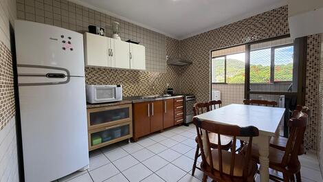 033- Apartamento em Bombinhas 50 mts da praia