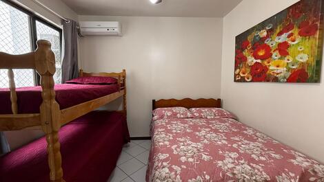 033- Apartamento em Bombinhas 50 mts da praia