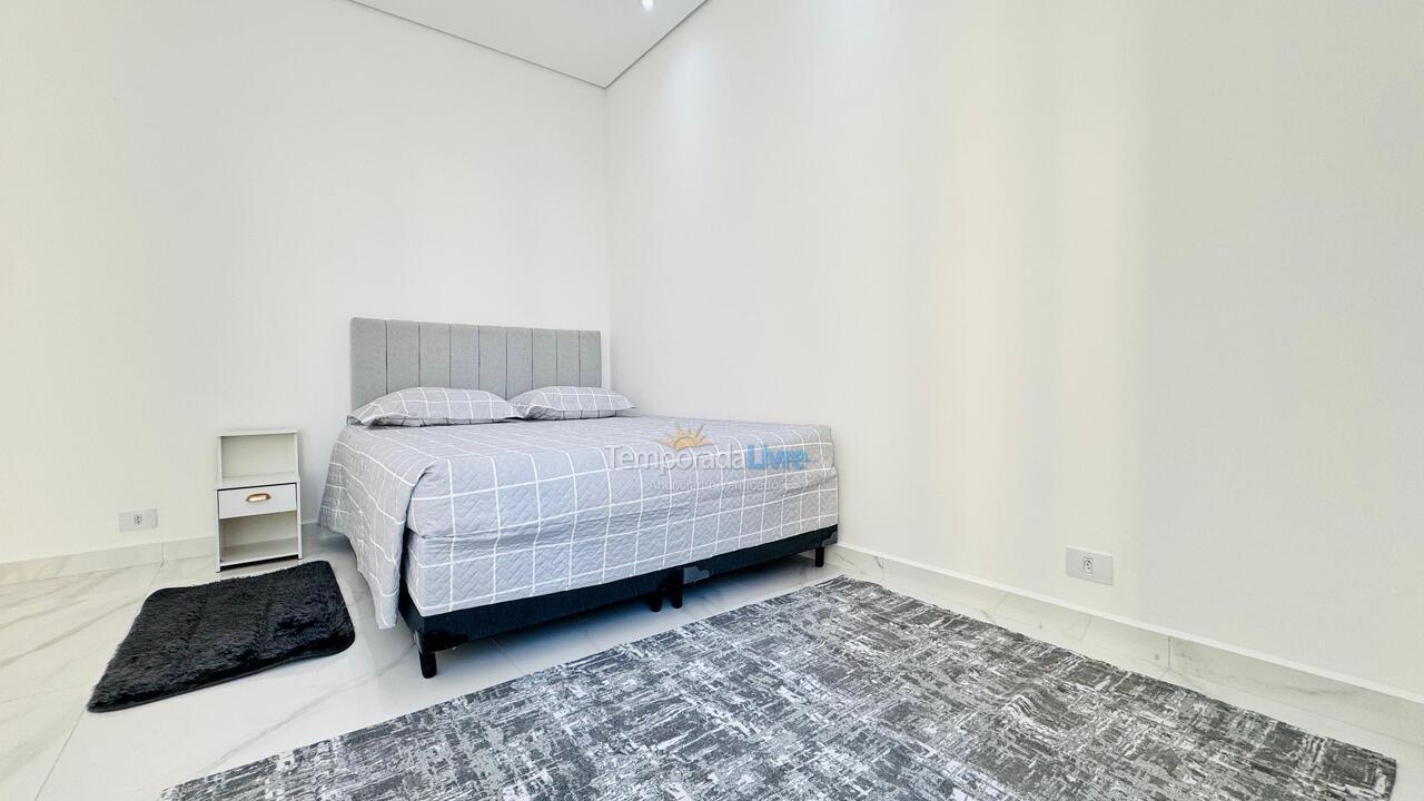 Apartamento para aluguel de temporada em Guarujá (Pitangueiras)