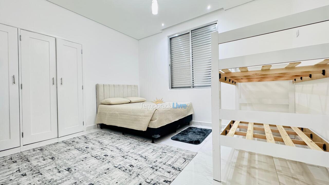 Apartamento para aluguel de temporada em Guarujá (Pitangueiras)