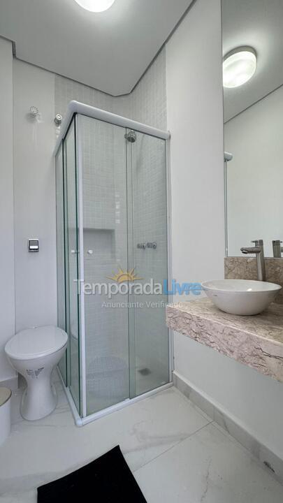 Apartamento para aluguel de temporada em Guarujá (Pitangueiras)