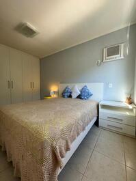 Suíte com o amplo armário planejado