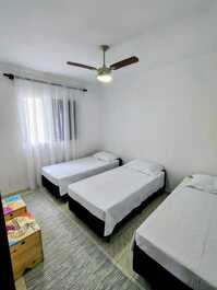 Apto 2 dorm, Vista lateral da praia 200m