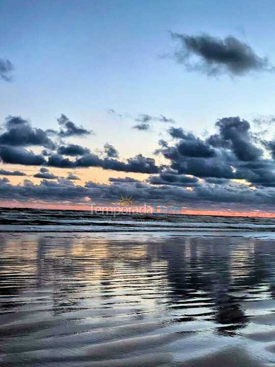 Apartamento para aluguel de temporada em Praia Grande (Caiçara Jardim Real)