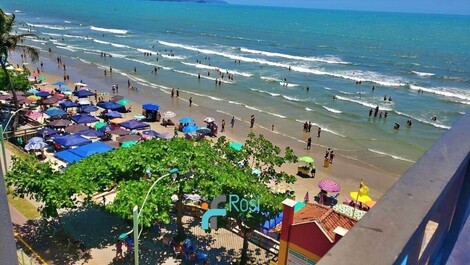 Apartamento frente al mar con piscina y 4 suites – Meia Praia/SC